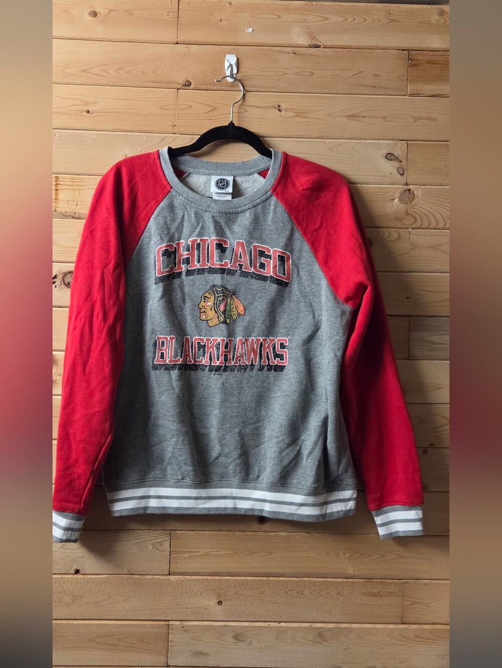 NHL Youth Chicago Blackhawks Gray & Red Raglan Crewneck Sweatshirt EUC Kids M